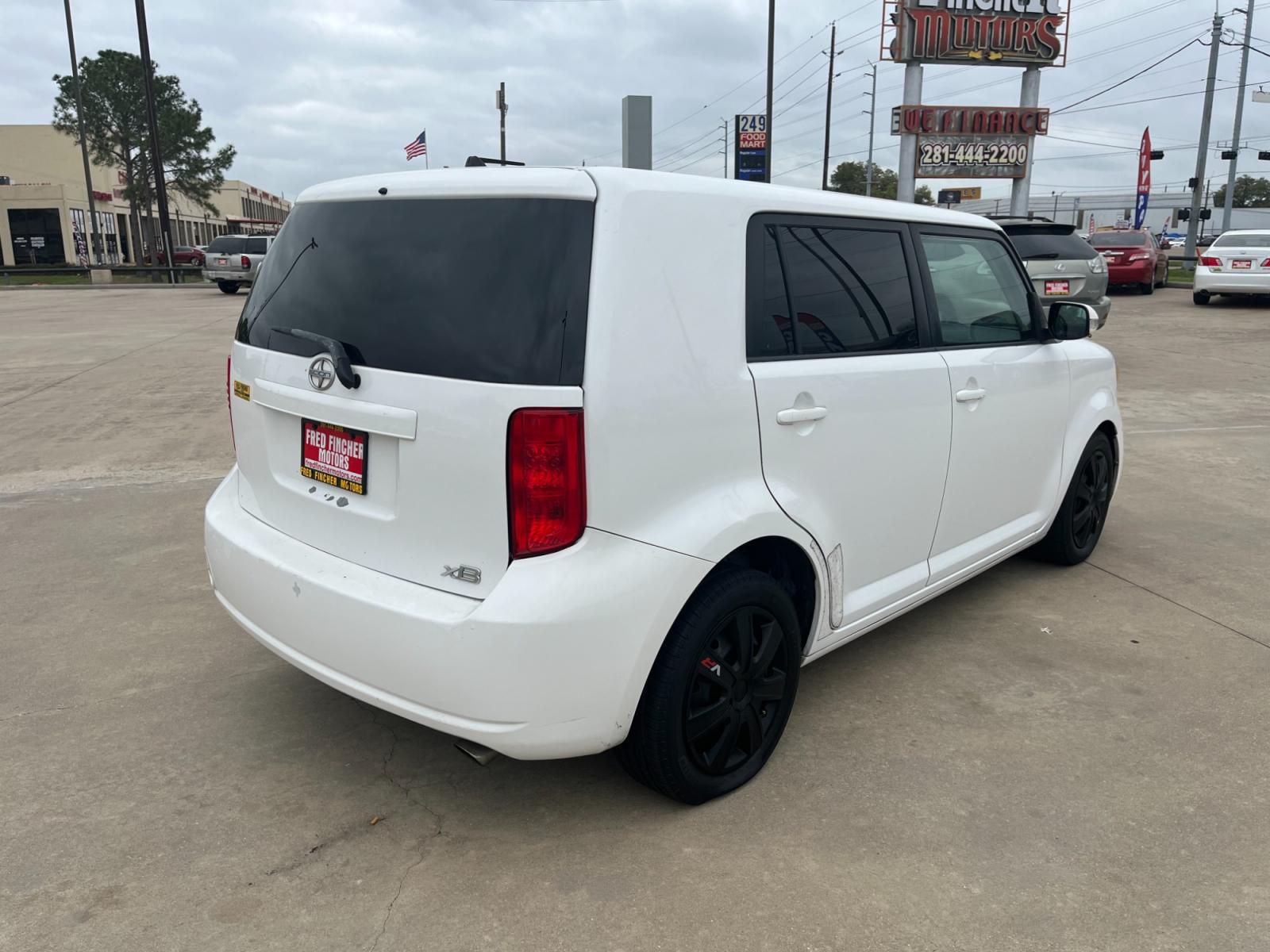 2009 white /black Scion xB Wagon (JTLKE50E591) with an 2.4L L4 DOHC 16V engine, Automatic transmission, located at 14700 Tomball Parkway 249, Houston, TX, 77086, (281) 444-2200, 29.928619, -95.504074 - Photo #6